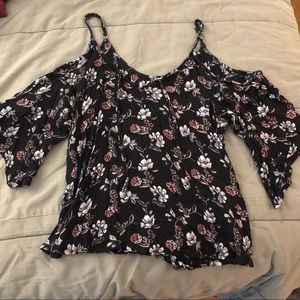 Tank top off the shoulder with flowy sleeves!
